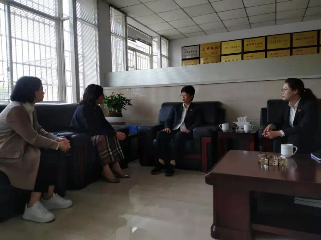 ผู้พิพากษาเต็มเวลา Zheng Yuqing และประธาน Du Hangli แห่ง Shengzhou People's Court มาที่บริษัทของเราเพื่อเป็นแนวทางในการทำงานของเรา
